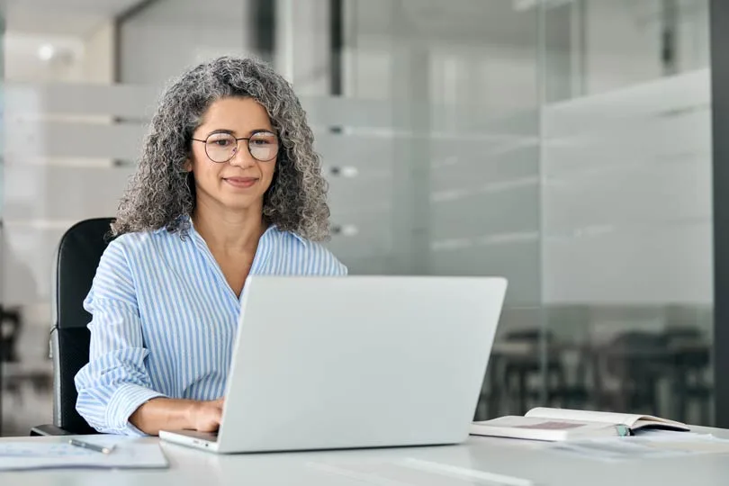 business owner is working to promote her business through online directories and citations